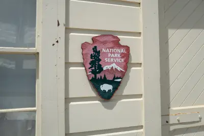 National park gift shops move to ban “corrosive” history books